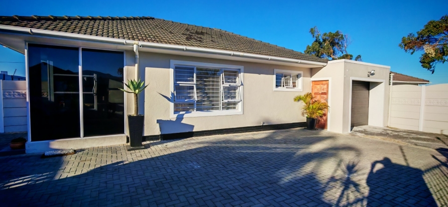 3 Bedroom Property for Sale in Ferness Estate Western Cape